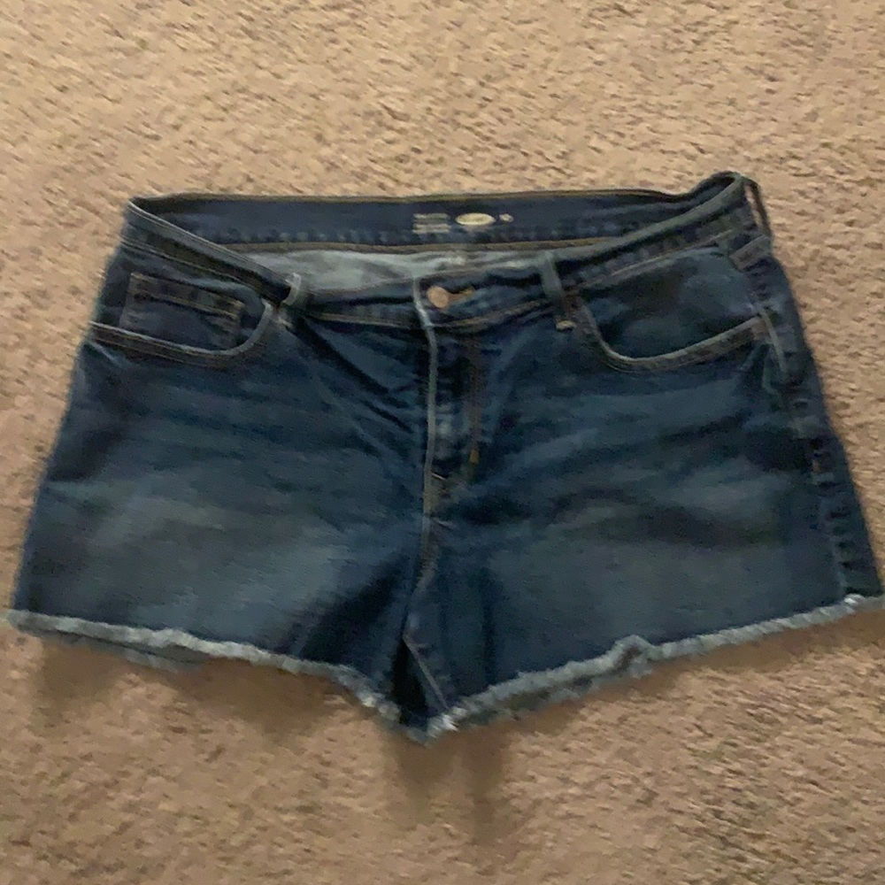 Women’s frayed Jean shorts